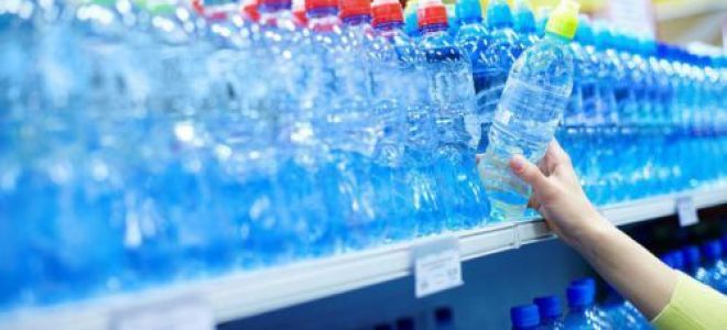 Можно ли поить грудничка водой при грудном вскармливании