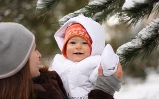 Когда можно гулять с новорожденным после роддома летом и зимой: как одевать