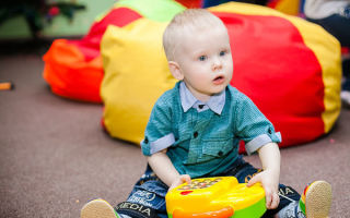 Что должен уметь ребенок в 1 год и 1 месяц: нормы развития и навыки, выбор игрушек