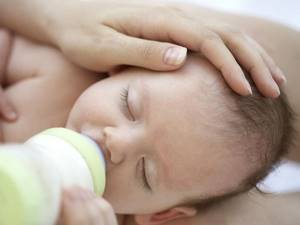 Можно ли ребенку при поносе давать молочную смесь: правильное питание