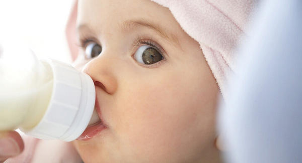 Как хранить грудное молоко после сцеживания правильно