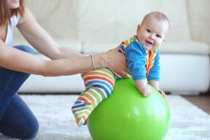 Фитбол для грудничков: как выбрать, занятия и упражнения