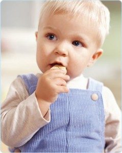 Что должен уметь ребенок в 1 год и 6 месяцев: особенности и нормы развития