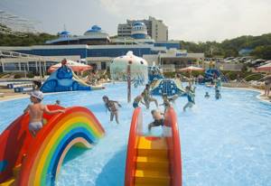 Куда поехать на Черное море с детьми: обзор бюджетных курортов и развлекательных центров