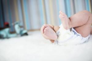 Как часто менять подгузник новорожденному: правила для мальчиков и девочек