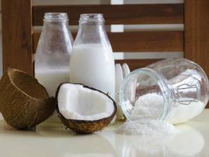 Кокос при ГВ, молоко и масло из него: можно ли употреблять, нормы и противопоказания