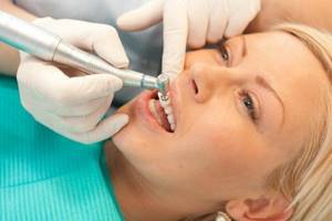 Лечение зубов при ГВ: можно ли проводить процедуры и допускается ли анестезия