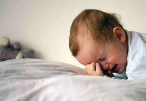 Грудной ребенок плохо спит ночью, часто просыпается: что делать