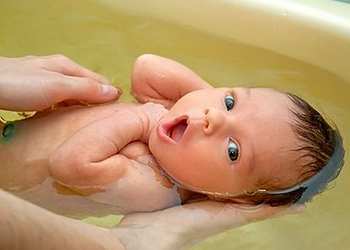 Череда для купания новорожденных: как заварить настой и правила процедуры