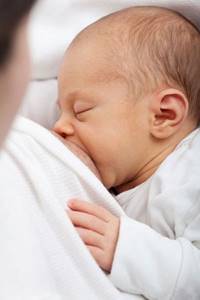 Что ребенок должен уметь в 1 месяц: уход и развитие новорожденного
