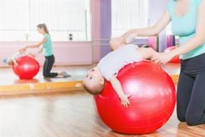 Мяч гимнастический для грудничков: как выбрать