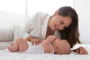 Режим дня ребенка в 4 месяца: примерный распорядок и как приучить малыша