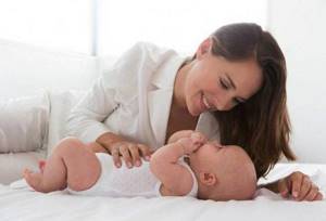 Режим дня ребенка в 2 месяца: распорядок малыша на грудном и искусственном вскармливании