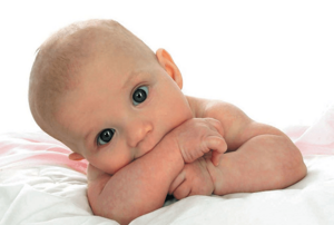 Цвет глаз у новорожденных: когда меняется окончательно на постоянный, в каком возрасте
