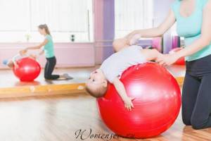 Фитбол для грудничков: как выбрать, занятия и упражнения