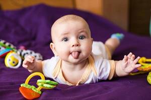 Ребенок в 5 месяцев что должен уметь: какие навыки развития, вес и рост