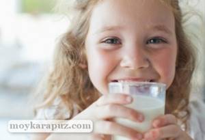 С какого возраста можно давать ребенку коровье молоко