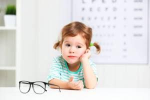 Когда новорожденный начинает видеть: нормы развития зрения по месяцам и отклонения