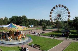 Куда пойти с ребенком в СПб в эти выходные: обзор лучших парков, аттракционов, музеев и аквапарков