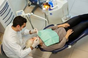 Лечение зубов при ГВ: можно ли проводить процедуры и допускается ли анестезия