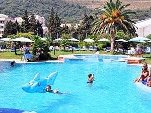 Черногория: куда лучше поехать с ребенком, описание лучших курортов, отелей и достопримечательностей