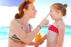 Солнцезащитный крем для детей до года: рейтинг средств и как выбрать правильно