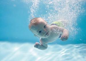 Бассейн для грудничков: обучение плаванию и занятия