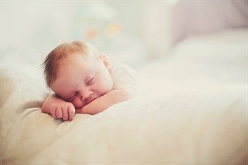 Режим дня новорожденного по месяцам: таблица распорядка, сон и бодрствование