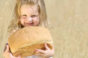 Когда можно давать хлеб грудничку: какой и как вводить в прикорм