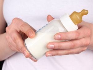 Как хранить грудное молоко после сцеживания правильно