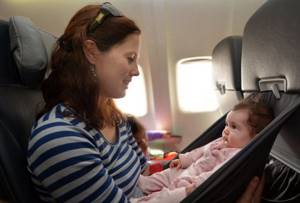 Как с ребенком лететь в самолете, и с какого возраста можно