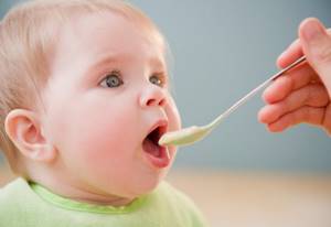 Чем кормить годовалого ребенка на ночь: как проводить докорм смесью, советы