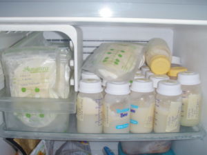 Как подогреть грудное молоко из холодильника: советы и рекомендации