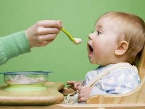 Ребенок не доедает смесь: причины, описание составов и рекомендации