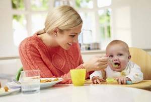 Ребенок не ест прикорм: что делать, если грудничок отказывается, как приучить