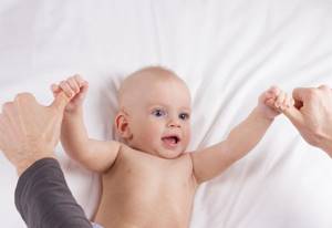 Рефлексы новорожденного: Моро, реакции Бабинского, Бабкина, Галанта, таблица по месяцам