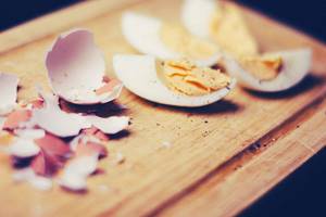 Яйца при грудном вскармливании: можно ли вареные или омлет в первый месяц ГВ