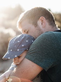 Роль отца в воспитании ребенка: каким должен быть для сына и дочери